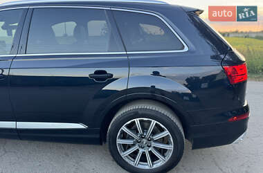 Позашляховик / Кросовер Audi Q7 2017 в 