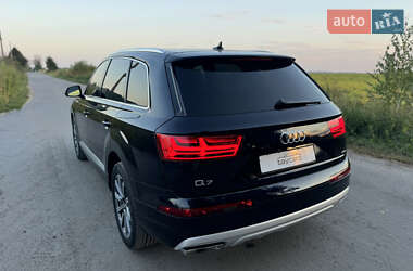 Позашляховик / Кросовер Audi Q7 2017 в 