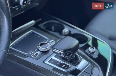 Позашляховик / Кросовер Audi Q7 2017 в 
