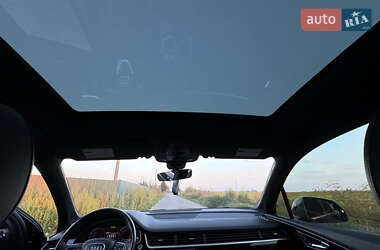 Позашляховик / Кросовер Audi Q7 2017 в 