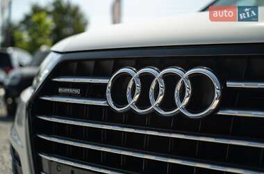 Позашляховик / Кросовер Audi Q7 2017 в 