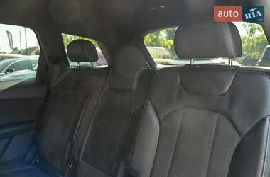 Позашляховик / Кросовер Audi Q7 2017 в 