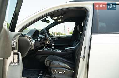 Позашляховик / Кросовер Audi Q7 2017 в 