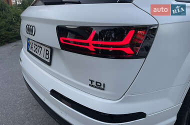 Позашляховик / Кросовер Audi Q7 2017 в 