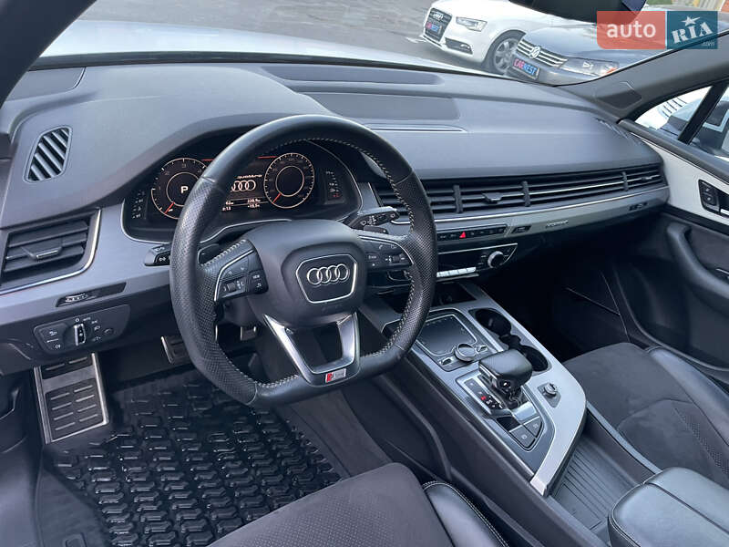 Внедорожник / Кроссовер Audi Q7 2017 в Киеве