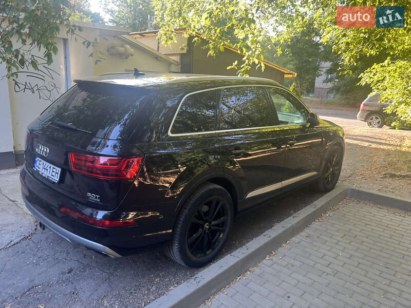 Позашляховик / Кросовер Audi Q7 2016 в Чернівцях