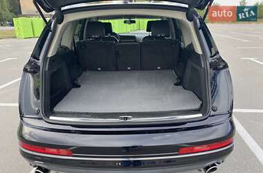 Позашляховик / Кросовер Audi Q7 2013 в 