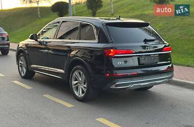 Внедорожник / Кроссовер Audi Q7 2020 в 