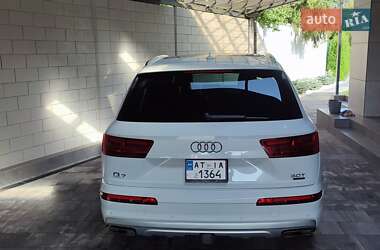 Внедорожник / Кроссовер Audi Q7 2017 в 