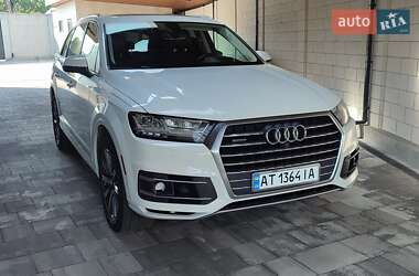 Внедорожник / Кроссовер Audi Q7 2017 в 