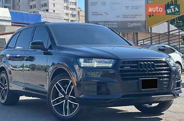 Внедорожник / Кроссовер Audi Q7 2016 в 