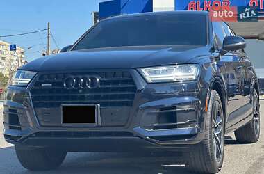 Внедорожник / Кроссовер Audi Q7 2016 в 