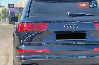 Внедорожник / Кроссовер Audi Q7 2016 в 