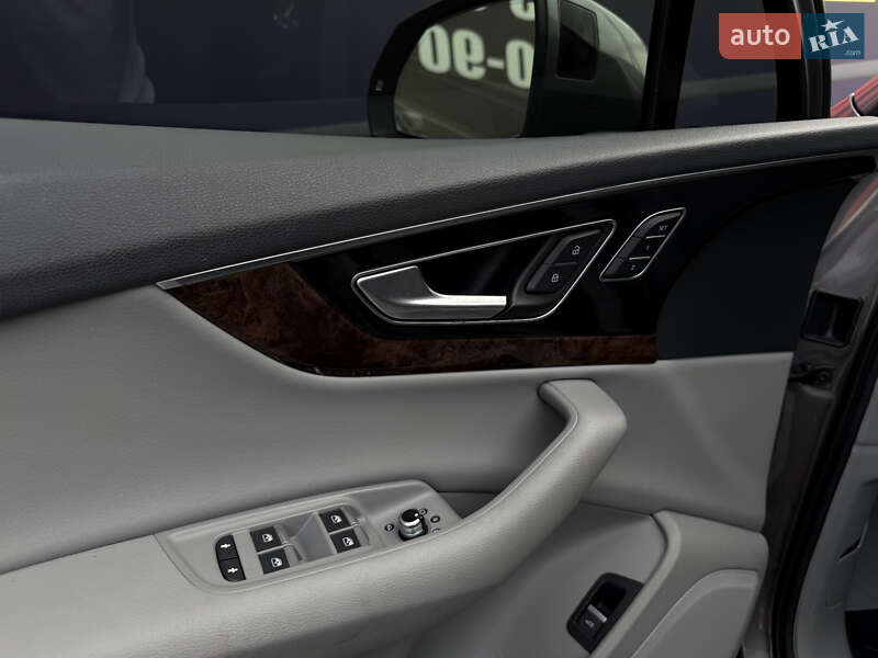 Позашляховик / Кросовер Audi Q7 2017 в Стрию