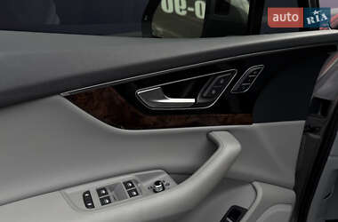 Позашляховик / Кросовер Audi Q7 2017 в 