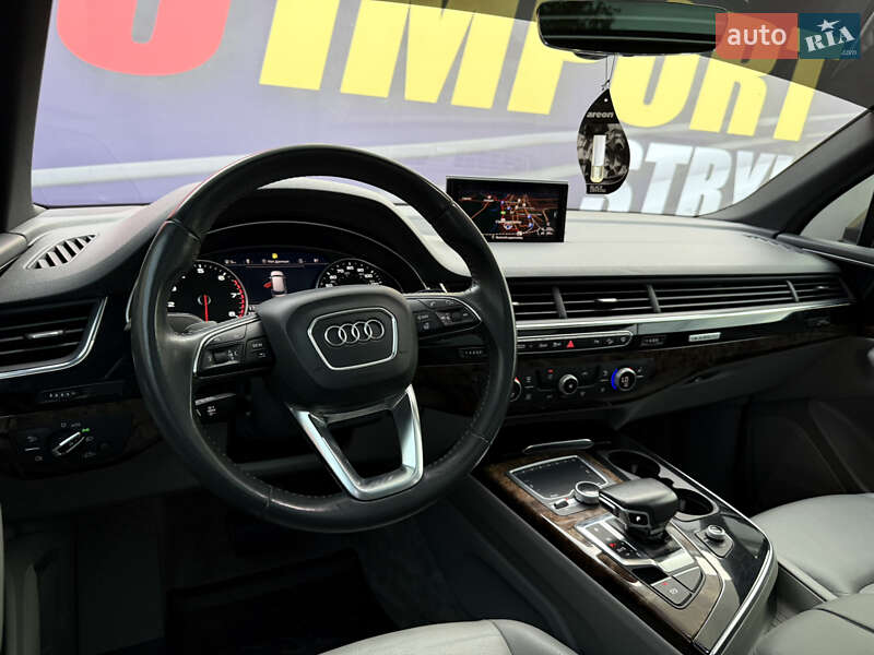 Позашляховик / Кросовер Audi Q7 2017 в Стрию