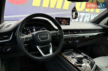 Позашляховик / Кросовер Audi Q7 2017 в 