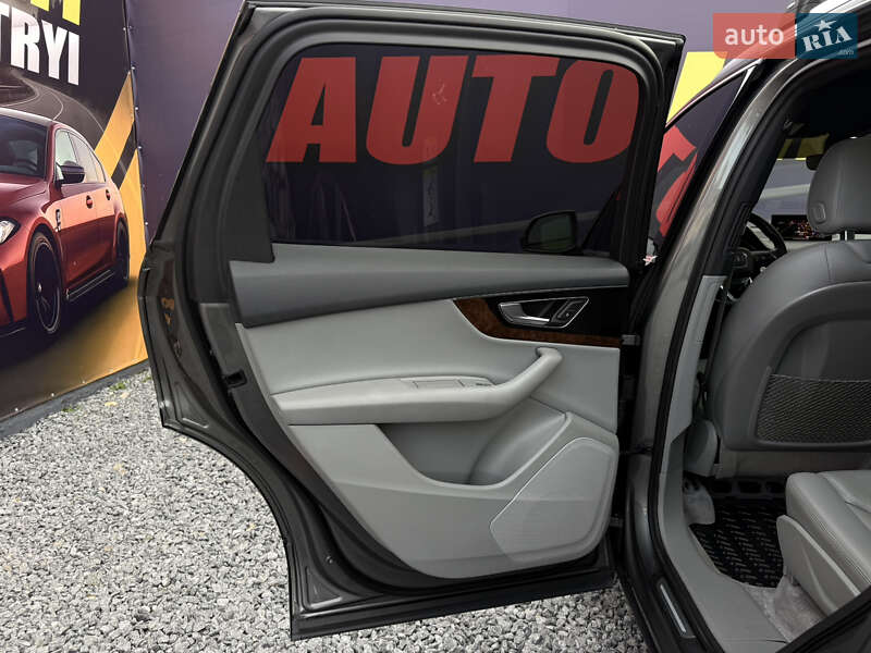 Позашляховик / Кросовер Audi Q7 2017 в Стрию