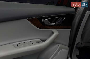 Позашляховик / Кросовер Audi Q7 2017 в 