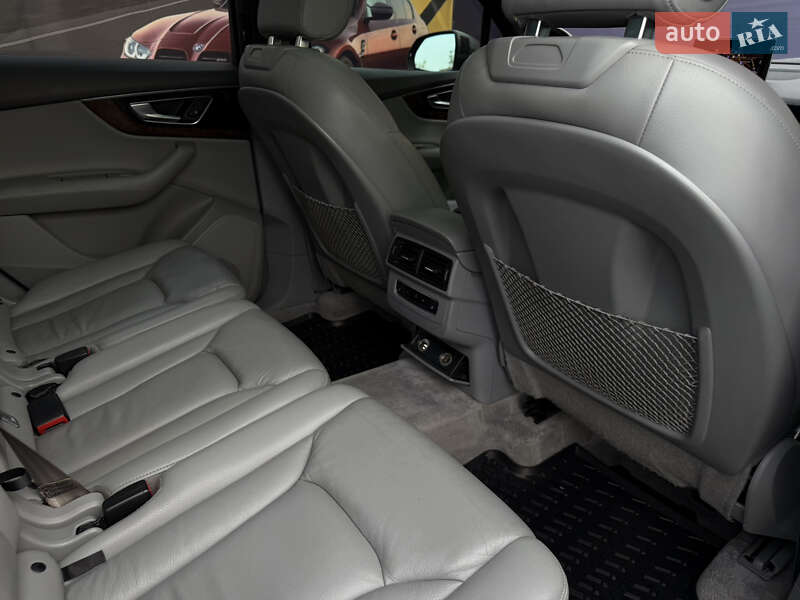 Позашляховик / Кросовер Audi Q7 2017 в Стрию