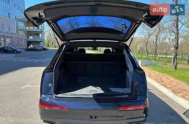 Позашляховик / Кросовер Audi Q7 2016 в 