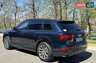 Позашляховик / Кросовер Audi Q7 2016 в 