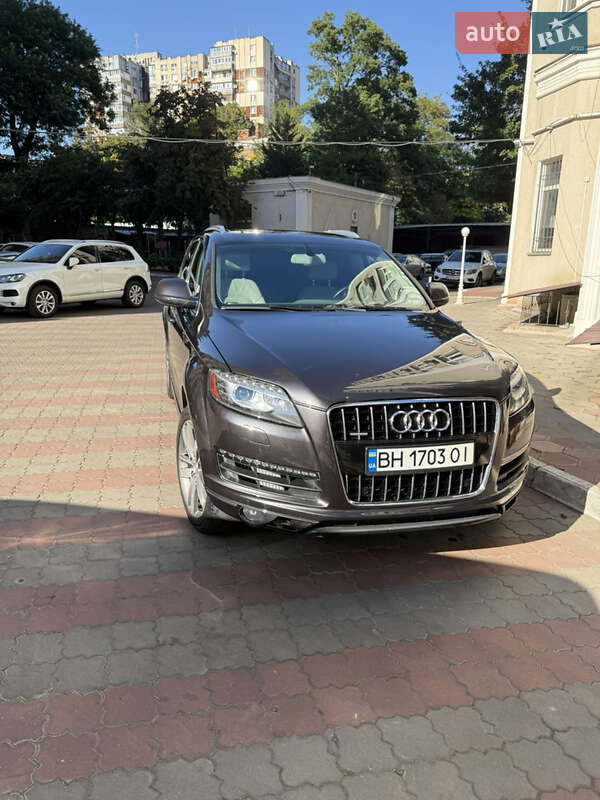 Внедорожник / Кроссовер Audi Q7 2012 в 