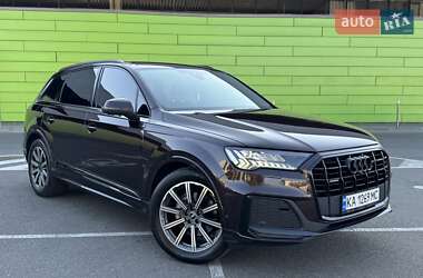 Позашляховик / Кросовер Audi Q7 2022 в 