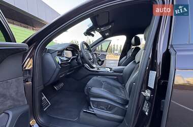 Позашляховик / Кросовер Audi Q7 2022 в 