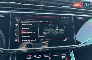 Позашляховик / Кросовер Audi Q7 2022 в 