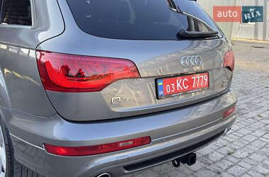 Позашляховик / Кросовер Audi Q7 2012 в 