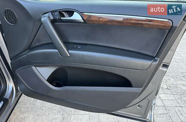Позашляховик / Кросовер Audi Q7 2012 в 