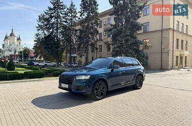 Позашляховик / Кросовер Audi Q7 2018 в 