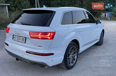 Позашляховик / Кросовер Audi Q7 2019 в 
