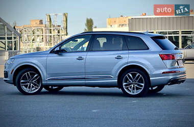 Внедорожник / Кроссовер Audi Q7 2017 в 