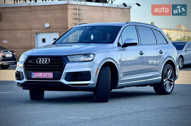 Внедорожник / Кроссовер Audi Q7 2017 в 