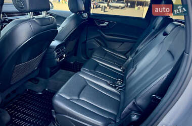 Внедорожник / Кроссовер Audi Q7 2017 в 
