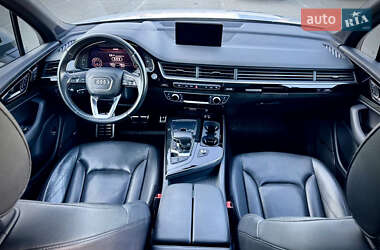 Внедорожник / Кроссовер Audi Q7 2017 в 
