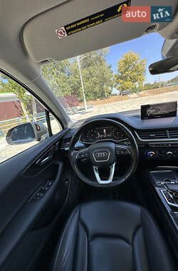 Позашляховик / Кросовер Audi Q7 2015 в 