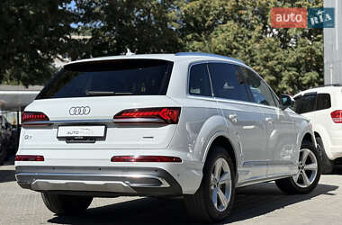 Позашляховик / Кросовер Audi Q7 2022 в 