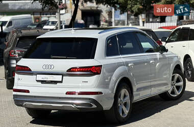 Позашляховик / Кросовер Audi Q7 2022 в 