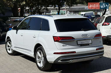Позашляховик / Кросовер Audi Q7 2022 в 
