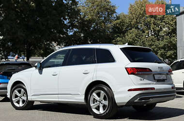 Позашляховик / Кросовер Audi Q7 2022 в 