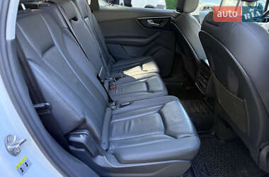 Позашляховик / Кросовер Audi Q7 2022 в 