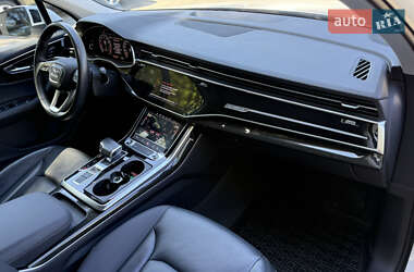 Позашляховик / Кросовер Audi Q7 2022 в 