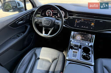 Позашляховик / Кросовер Audi Q7 2022 в 