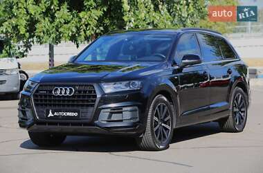 Позашляховик / Кросовер Audi Q7 2017 в 