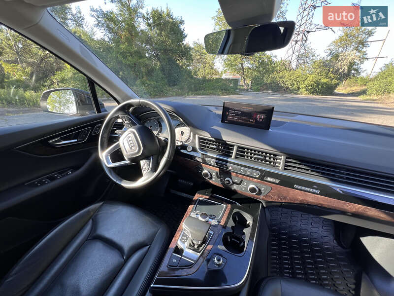 Позашляховик / Кросовер Audi Q7 2018 в Зміїві