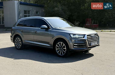 Позашляховик / Кросовер Audi Q7 2017 в 