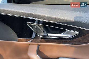 Позашляховик / Кросовер Audi Q7 2019 в 